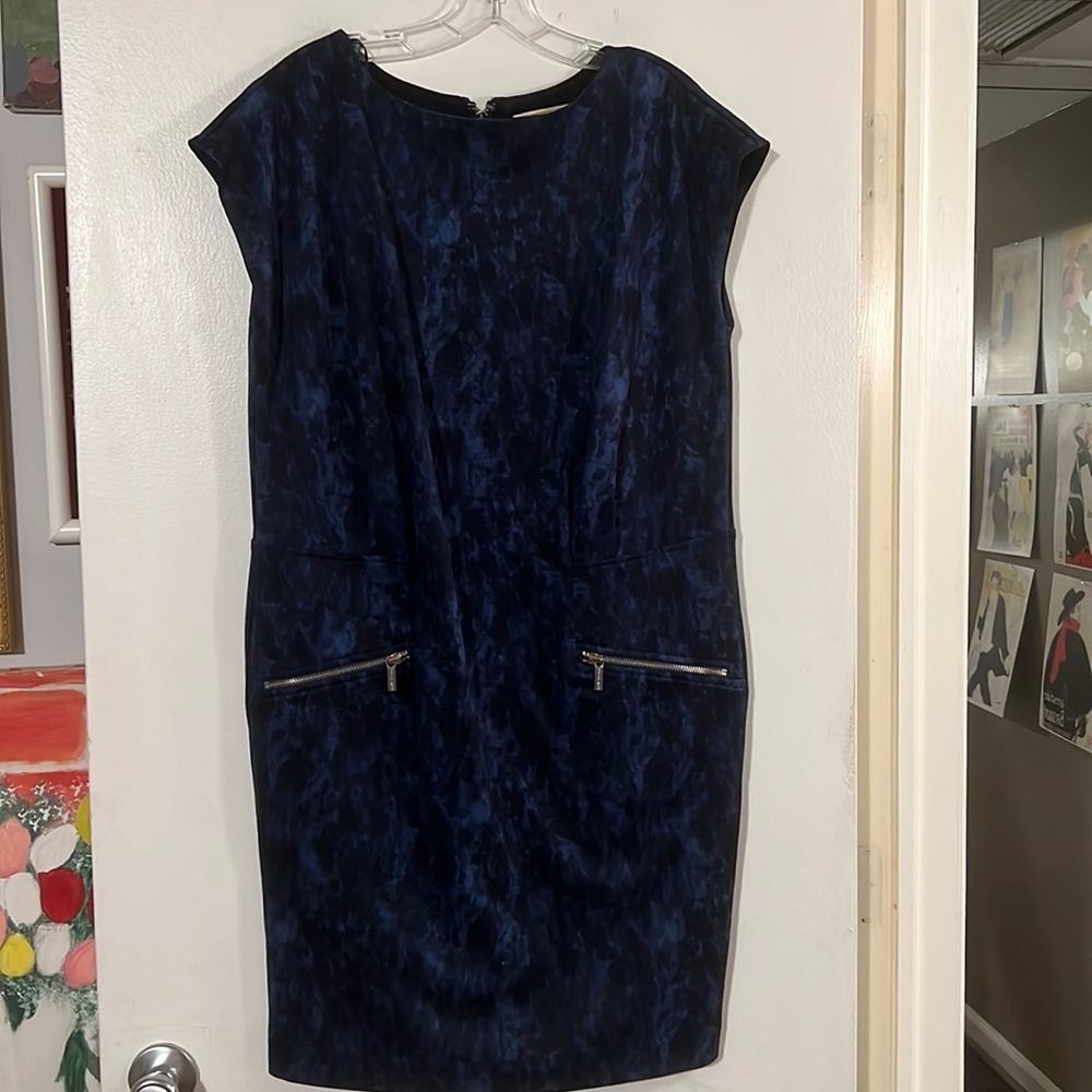 Michael Kors black/blue cap sleeve jewel neckline dress with zip pockets